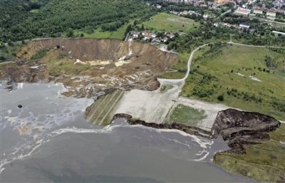:	20090718__EUGermanyHouseCollapse~3_GALLERY.jpg
: 1137
:	22.3 