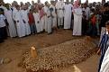 اضغط على الصورة لعرض أكبر.&nbsp;

الإسم:	King_faha_grave.jpg&nbsp;
مشاهدات:	5938&nbsp;
الحجم:	77.3 كيلوبايت&nbsp;
الهوية:	772555